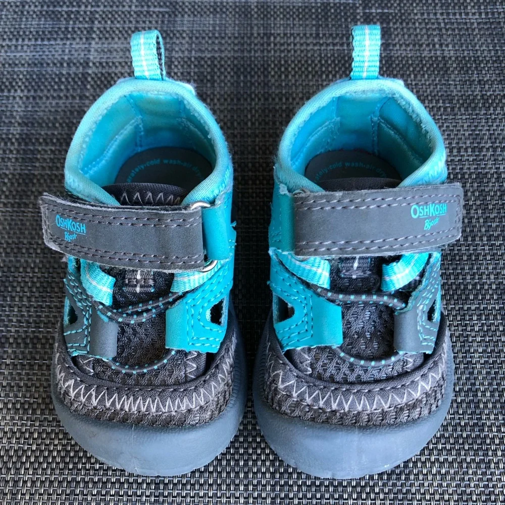 OshKosh B'gosh Turquoise Water Shoes with Adjustable Strap Infants size 2